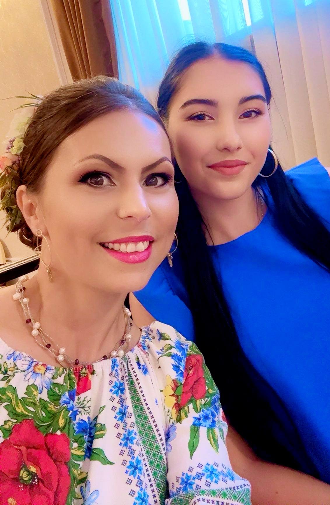 Cu Alexia, în pauza dintre două momente — cele mai frumoase râsete se întâmplă când microfoanele sunt închise.