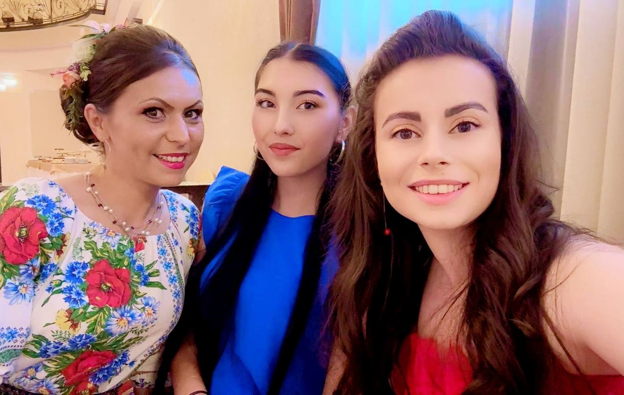 Formația Florentina Pană pe scenă — moment live de la un eveniment